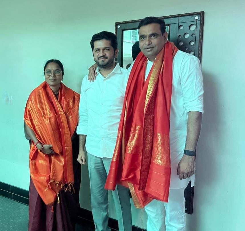 కరీంనగర్లో ఏఐసీసీ పరిశీలకులను కలిసిన వొడితల&hellip;