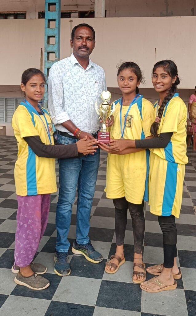 జిల్లా స్థాయిలో జమ్మికుంట క్రీడాకారుల సత్తా: అండర్-14 బాలికల కబడ్డీలో రెండో స్థానం! 2 img 20251013 wa00301229970468969849502