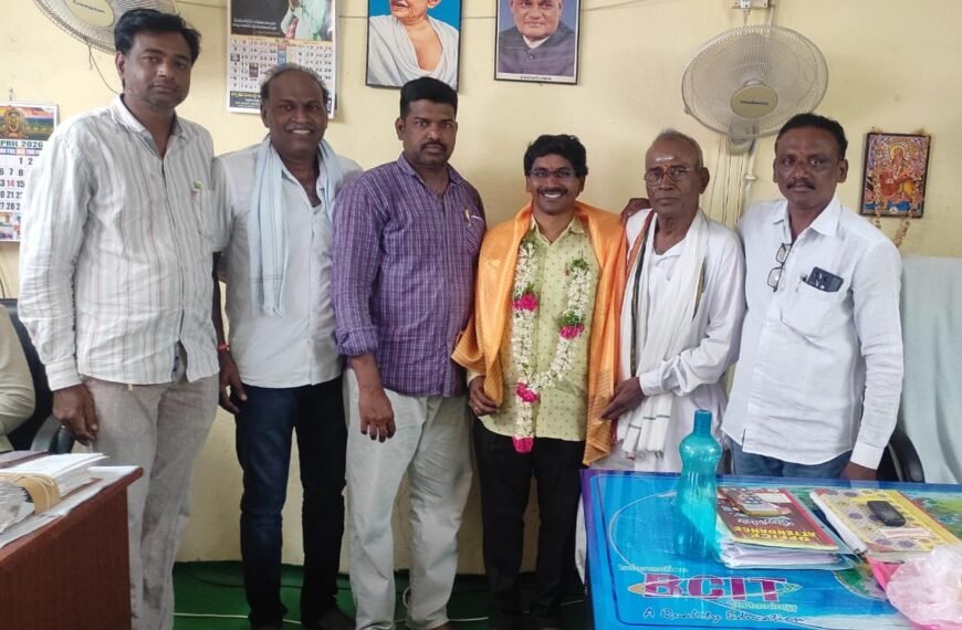 ఆర్యవైశ్య సంఘం పట్టణ అధ్యక్షుడికి ఘన సన్మానం